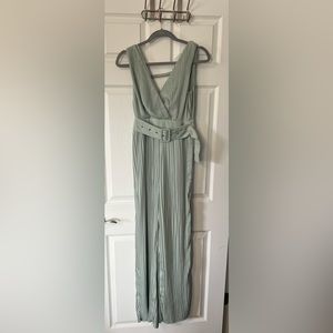 Adorable women’s jumpsuit